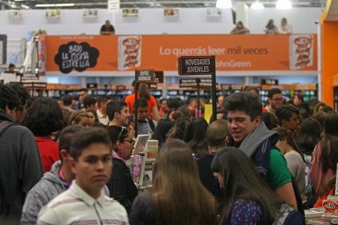 23112018-GUADALAJARA, JALISCO, 01NOVIEMBRE2017.- Esta tarde en los pasillos de la feria se pudo observar una buena afluencia de personas, esto en el marco de la edición 31 de la Feria Internacional del Libro de Guadalajara (FIL), que se lleva a cabo en las instalaciones de la Expo y en donde el invitado de Honor es Madrid. FOTO: FERNANDO CARRANZA GARCIA / CUARTOSCURO.COM