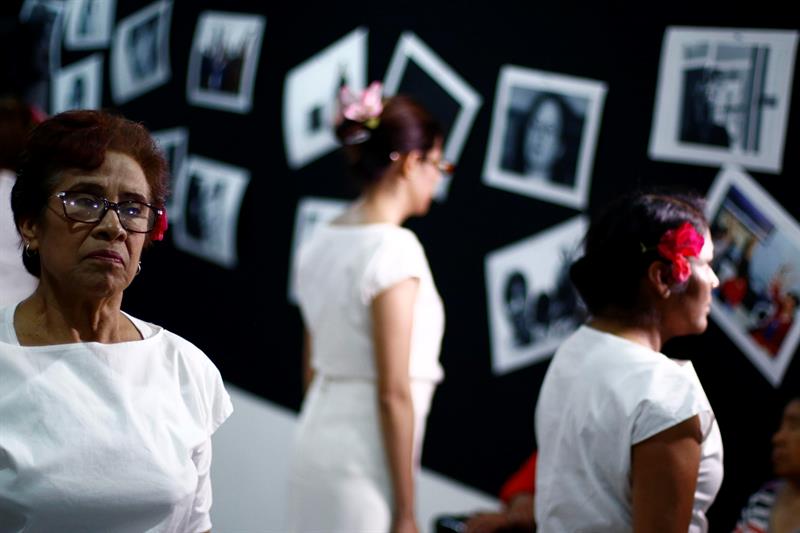 Grupos de mujeres participan en el proyecto llamado "La Caja", este miércoles 7 de marzo de 2018, en la Casa de Justicia para las Mujeres, en Puebla, México. Foto: EFE