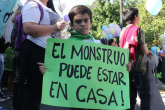 05072018-ASUNCIÓN (PARAGUAY), 26/05/2018.- Un niño sostiene una pancarta contra el abuso sexual en la niñez y adolescencia durante la manifestación "Mi cuerpo, mi territorio" hoy, sábado 26 de mayo de 2018, en Asunción (Paraguay). Una manifestación de menores tomó hoy por unas horas el centro de Asunción para alzar sus voces contra el abuso sexual bajo el lema "Mi cuerpo, mi territorio" y exigir a la sociedad y a las autoridades mayor implicación en la lucha contra este delito y los tabúes que lo rodean. EFE/Noelia F. Aceituno