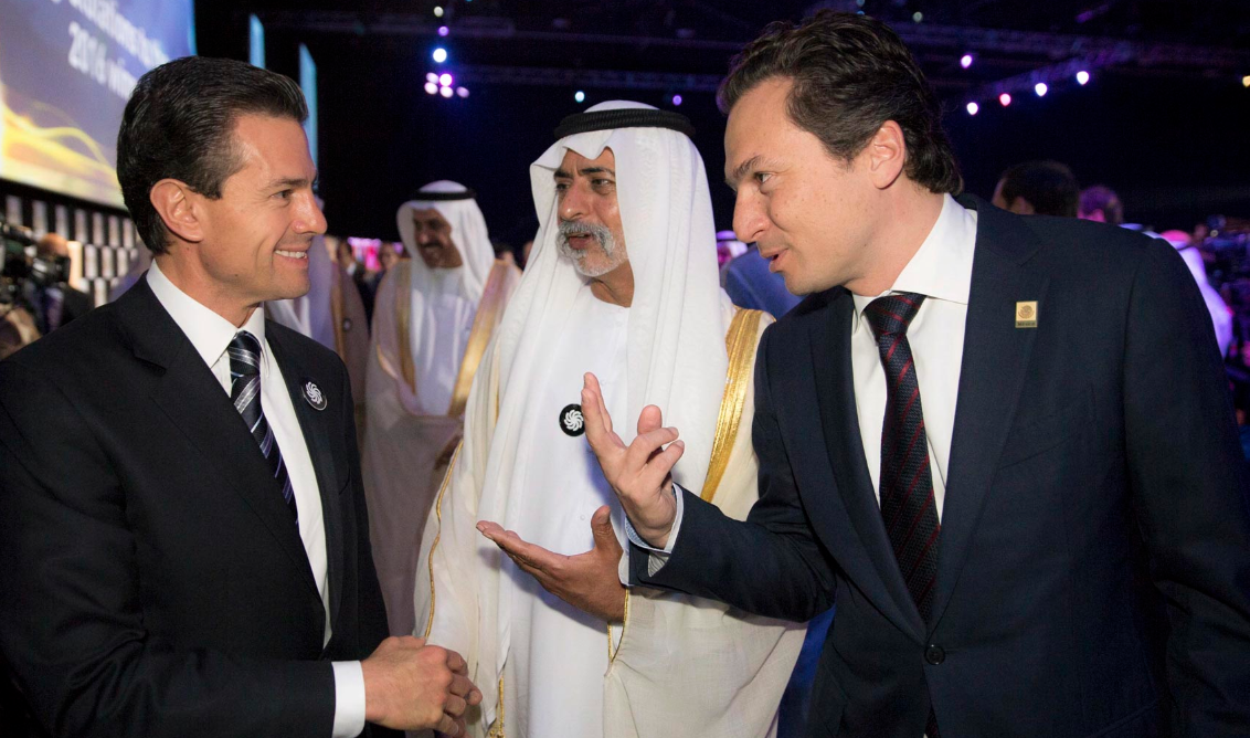ABU DHABI, EMIRATOS ÁRABES UNIDOS, 18ENERO2016.- Al término de su participación en la inauguración de la Cumbre Mundial de la Energía del Futuro 2016, el Mandatario mexicano, Enrique Peña Nieto, realizó un recorrido por la exposición World Future Energy Summit acompañado por Ahmad Bolhoul, Director del Instituto Masdar de Ciencia y Tecnología y Emilio Lozoya Austin. FOTO: PRESIDENCIA /CUARTOSCURO.COM
