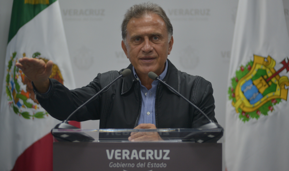 14082018-XALAPA, VERACRUZ, 18JULIO2018.- El gobernador Miguel Angel Yunes Linares, ofreció una conferencia de prensa para hablar sobre el desalojo de empresarios, donde argumentó, que muchos de ellos no solo son "coyotes". FOTO: ALBERTO ROA / CUARTOSCURO.COM