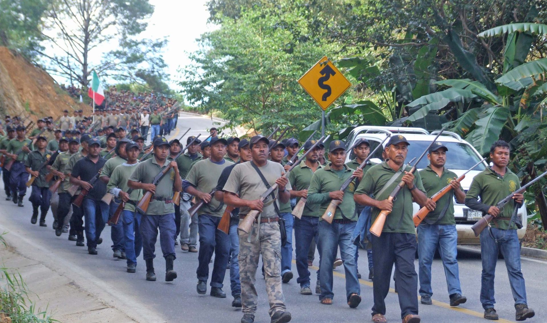 ar-aniversario-desfile-policia-comunitaria-CRAC-22.jpg: Colombia de Guadalupe, Malinaltepec,15 de octubre 2017// En su desfile de la Coordinadora Regional de Autoridades Comunitarias- Policía Comunitaria (CRAC-PC) en el marco del su 22 aniversario. Foto: Antonia Ramírez