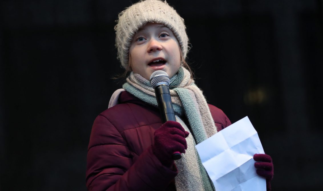 24032020 FILED - 21 February 2020, Hamburg: Swedish climate activist Greta Thunberg speaks during a Fridays for Future protest calling for a better climate policy. Hong Kong protesters, Thunberg nominated for Nobel Peace Prize. Greta Thunberg backed calls from health authorities to avoid large-scale demonstrations in a bid to contain the spread of novel coronavirus. Photo: Christian Charisius/dpa POLITICA INTERNACIONAL Christian Charisius/dpa
