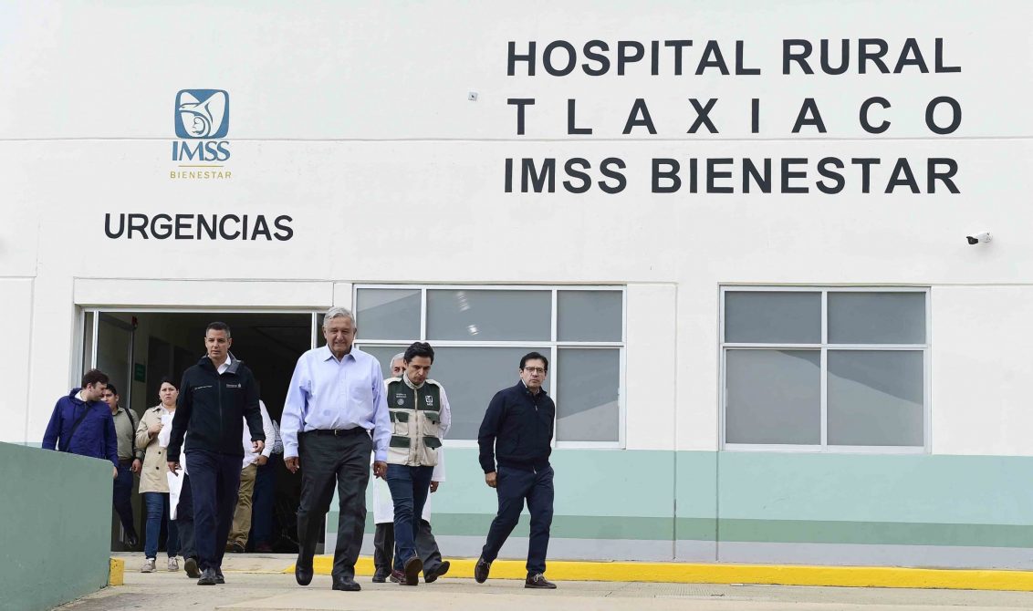 21032020-CIUDAD DE TLAXIACO, OAXACA, 20MARZO2020.- El presidente de los Estados Unidos Mexicanos, Andrés Manuel López Obrador en la Inauguración del Hospital Rural Tlaxiaco IMSS Bienestar en la Heroica Ciudad de Tlaxiaco, Oaxaca. Lo acompañan Alejandro Ismael Murat Hinojosa, Gobernador Constitucional del Estado de Oaxaca; Doctor Marco Antonio Martínez Castellanos, Director del Hospital Rural Tlaxiaco y Zoé Alejandro Robledo Aburto, Director General del Instituto Mexicano del Seguro Social. FOTO: PRESIDENCIA/CUARTOSCURO.COM