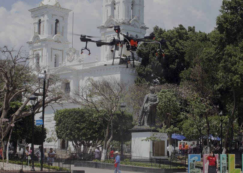 Sanitizan con drones la plaza cívica de Chilpancingo y la cercan con vallas  - El Sur Acapulco suracapulco I Noticias Acapulco Guerrero