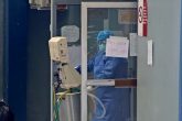24-Mayo 2020 Acapulco, Gro. Un trabajador del Hospital del ISSSTE lleva un respirador artificial al área de covid de ese hospital, el cual se encuentra saturado de pacientes victimas de esta pandemia. Foto: Carlos Alberto Carbajal