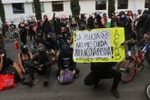 CIUDAD DE MÉXICO, 08JUNIO202O.- Decenas de encapuchados se manifestaron lleharon a la Procuraduría General de la Justicia (PGR) para exigir justicia por Melanie, mujer de 15 años, quién fue agredida por los policías cuando ella se manifestaba en la marcha que se convocó el viernes pasado para pedir justicia por el asesinato de Giovanni en Guadalajara y de George Floyd en Minesota. FOTO: GRACIELA LÓPEZ /CUARTOSCURO.COM