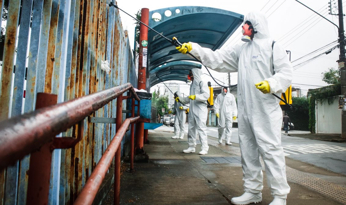 05 June 2020, Brazil, Guarulhos: Members of the Brazilian Army are seen dressed in full protective gear during a disinfection operation in Guarulhos as a protective measure against the spread of Coronavirus. Photo: Fepesil/TheNEWS2 via ZUMA Wire/dpa