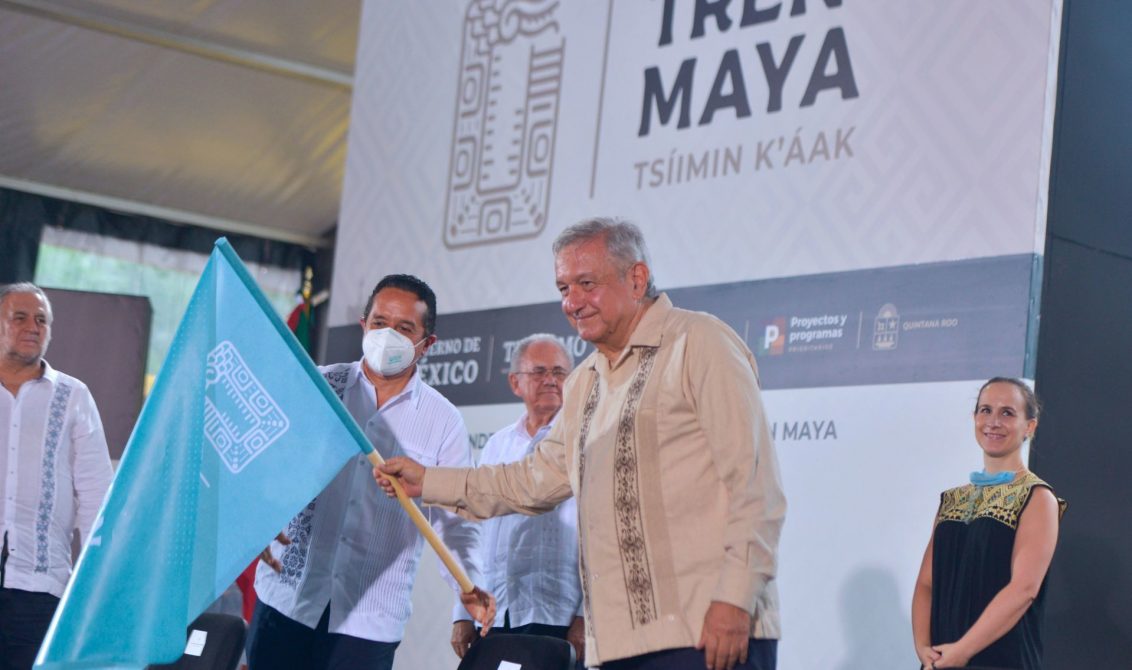 LÁZARO CÁRDENAS, QUINTANA ROO, 01JUNIO2020.- Andrés Manuel López Obrador, Presidente Constitucional de los Estados Unidos Mexicanos, encabezó el banderazo de inicio de obra del Tren Maya, Tramo 4 Izamal-Cancún. Lo acompañaron Miguel Torruco, secretario de Turismo; Carlos Joaquín González, gobernador del estado; Rogelio Jiménez Pons, titular de Fonatur; y Luis Cresencio Sandoval, titular de la Defensa. FOTO: PRESIDENCIA/CUARTOSCURO.COM