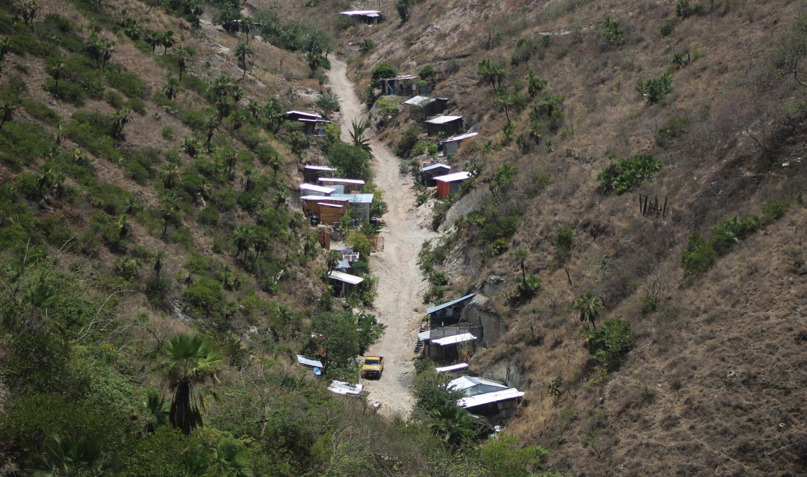 Chilpancingo gro, 5 de junio 2020. // Imagen de casas en zona de alto riesgo ubicadas en las inmediaciones de una barranca frente a la colonia Rosario Ibarra en Chilpancingo