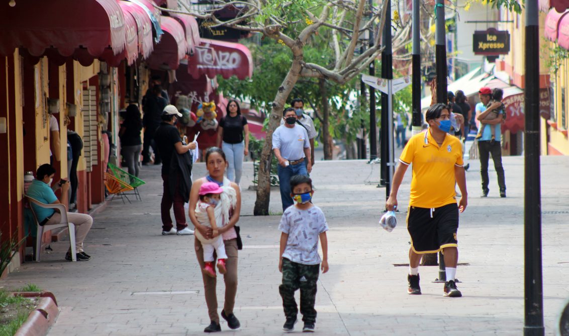 Chilpancingo gro, 6 de junio 2020. // Ante la primera semana de la “nueva normalidad” por el covid-19, habitantes de Chilpancingo retoman las calles, y las cuales algunas personas no toman las medidas de prevención. // Foto: Jesús Eduardo Guerrero
