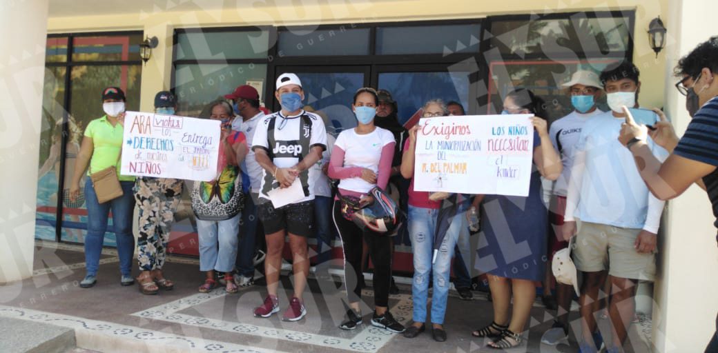 Se manifiestan vecinos de Casas Ara; exigen mantenimiento a las viviendas -  El Sur Acapulco suracapulco I Noticias Acapulco Guerrero