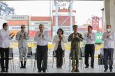 MANZANILLO, COLIMA, 17JULIO2020.- Andrés Manuel López Obrador, presidente de México, realizaron una visita al Recinto Portuario de Manzanillo, Colima. El jefe del ejecutivo fue acompañado por José Ignacio Peralta Sánchez, gobernador de Colima; Luis Cresencio Sandoval González, secretario de la Defensa Nacional; José Rafael Ojeda Durán, secretario de Marina; Alfonso Durazo Montaño, secretario de Seguridad y Protección Ciudadana; Luis Rodríguez Bucio, comandante de la Guardia Nacional y Horacio Duarte Olivares, administrador general de Aduanas. Esto como parte de su gira de trabajo por el estado. FOTO: PRESIDENCIA /CUARTOSCURO.COM