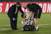 10 July 2020, Spain, Madrid: Real Madrid's Karim Benzema is helped after an injury during Spanish Primera Division soccer match between Real Madrid and Deportivo Alaves at the Alfredo Di Stefano stadium. Photo: Enrique de la Fuente/gtres/dpa