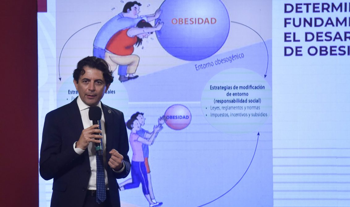 CIUDAD DE MÉXICO, 20AGOSTO2020.- Hugo López-Gatell Ramírez, Subsecretario de Prevención y Promoción de la Salud; Simón Barquera, director del Centro de Investigación en Nutrición y Salud, y José Luis Alomía, director general de Epidemiología, durante conferencia de prensa para informar sobre la actualización de datos de la pandemia de coronavirus (covid-19) en el país. El informe diario indicó 543 mil 806 casos confirmados acumulados, y 59 mil 106 defunciones. FOTO: MARIO JASSO /CUARTOSCURO.COM