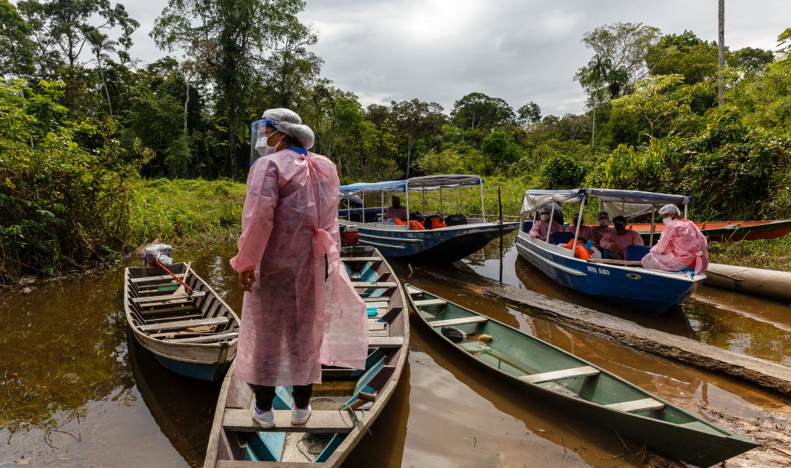 08 July 2020, Brazil, Tefe: Medical personnel from the Special Secretariat for Indigenous Health board boats after visiting an indigenous community to provide medical care for the indigenous people amid the spread of the coronavirus pandemic. Photo: Diego Baravelli/dpa