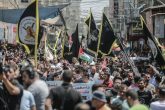 14 August 2020, Palestinian Territories, Gaza City: Palestinians march with flags and placards during a protest against the rapprochement between Israel and the United Arab Emirates. In a historic move, the UAE agreed to establish full diplomatic ties with Israel on Thursday, becoming one of the very few Arab countries with regular relations with Israel, which so far includes just Egypt and Jordan. Photo: Mohammed Talatene/dpa