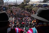 (200814) -- EL ALTO, 14 agosto, 2020 (Xinhua) -- Personas participan en una manifestación para exigir la renuncia de Jeanine Añez, líder del gobierno interino de Bolivia apoyado por la oposición, en El Alto, Bolivia, el 14 de agosto de 2020. Jeanine Añez promulgó el jueves la ley que define elecciones impostergables como límite el 18 de octubre de este año, acuerdo que fue rechazado por la Central Obrera Boliviana y los movimientos sociales que mantienen una huelga y un bloqueo de caminos. (Xinhua/Mateo Romay) (mr) (mm) (vf) (dp)
