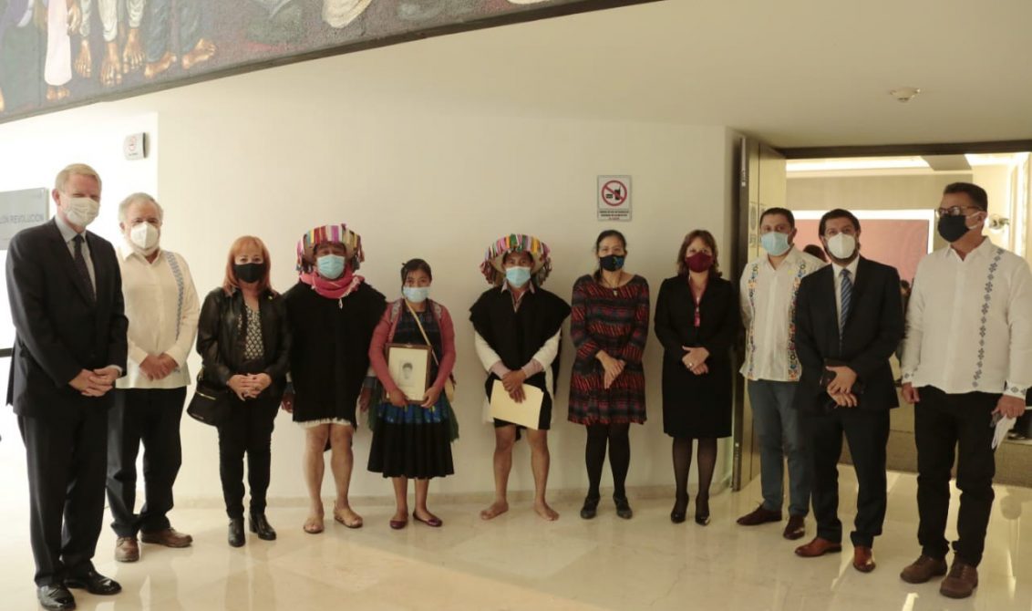 CIUDAD DE MÉXICO, 03SEPTIEMBRE2020.- Luego de 22 años el Estado Mexicano reconoció su responsabilidad en la masacre de Acteal, Chiapas, que sucedió el 22 de diciembre en 1997. Alejandro Encinas, subsecretario de Derechos Humanos de la Segob, pidió disculpas por el asesinato de 45 indígenas tzoziles. Al evento acudieron algunos de los familiares de las víctimas, aunque no todos, ya que un grupo que no asistió al evento aún siguen exigiendo justicia y castigo para los responsables. FOTO: SEGOB/CUARTOSCURO.COM