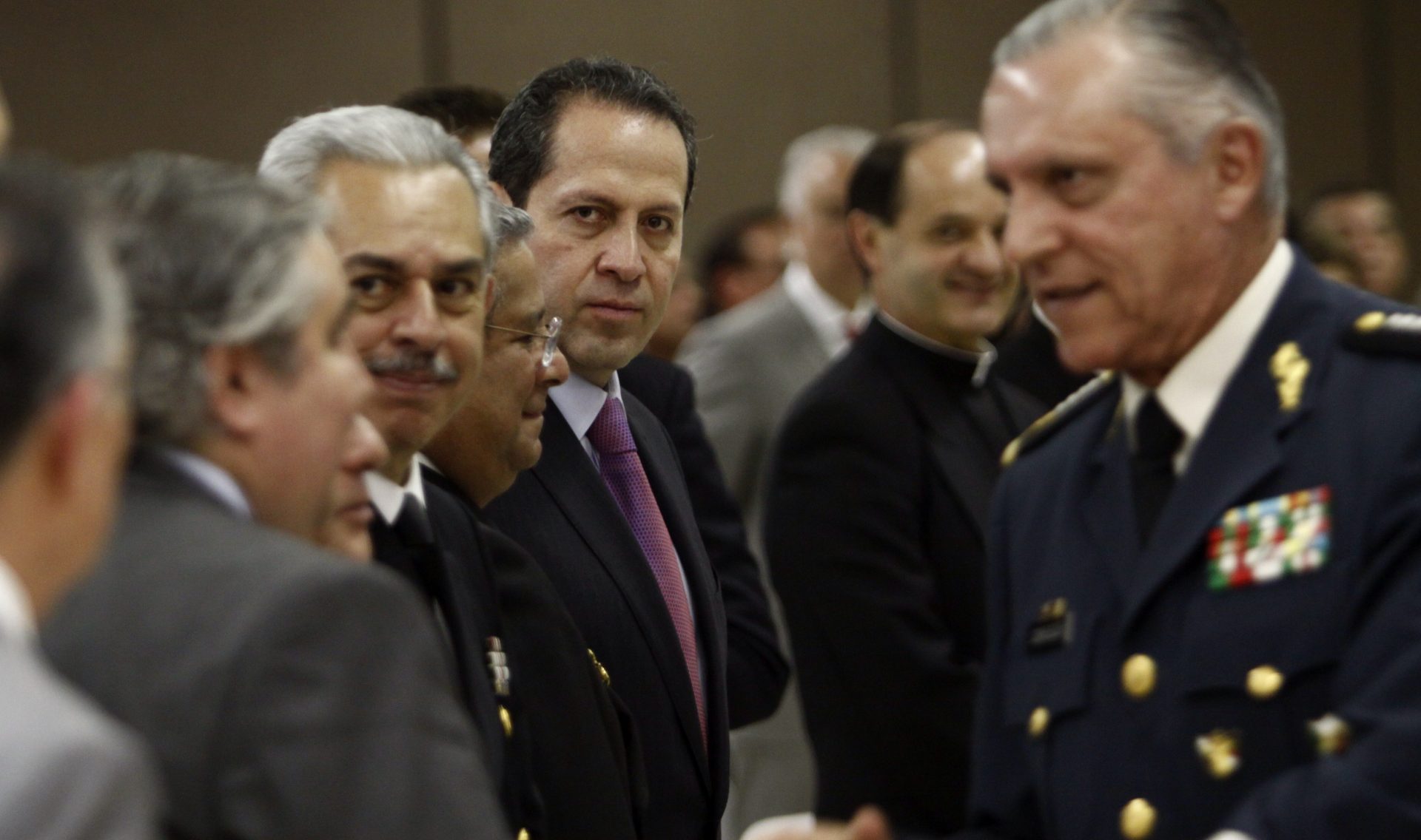 HUIXQUILUCAN, ESTADO DE MEXICO, 25SEPTIEMBRE2014.- El Almirante Vidal Francisco Soberon, secretario de Marina y el padre Jesús Quirce, rector de la Universidad Anáhuac durante la clausura del foro “Las Fuerzas Armadas Mexicanas, una Visión Humanista para la Conformación y Defensa del Estado Mexicano" que se realizó en la Universidad Anáhuac. FOTO: RODOLFO ANGULO /CUARTOSCURO.COM