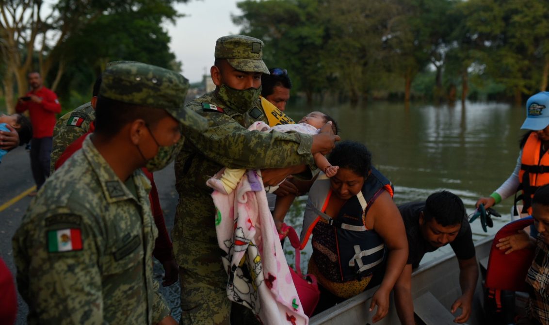 TEPETITLÁN, TABASCO, 10NOVIEMBRE2020.- El municipio donde el presidente Andrés Manuel López Obrador es originario se encuentra como una de las zonas más afectadas por las lluvias, cientos de casas bajo el agua dejando a decenas de personas en situación vulnerable. FOTO: ÁNGEL HERNÁNDEZ/CUARTOSCURO.COM