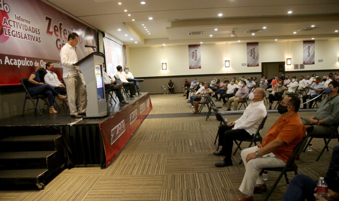 21-Noviembre 2020 Acapulco, Gro. El diputado local por MORENA Zeferino Gómez durante el mensaje que dio a los asistentes a su informe el día sábado, en el centro de negocios Costera 125. Foto: Carlos Alberto Carbajal