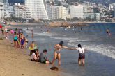 27 de Noviembre del 2020 Acapulco, Guerrero. Bañistas captados en la playa Carabalí. Foto: Carlos Alberto Carbajal