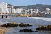10 de Diciembre del 2020 Acapulco, Guerrero. Rocas que regularmente se encuentran bajo el mar se encuentran bajo el mar quedaron al descubierto en la playa Papagayo, debido a la marea baja que se presenta entre los meses de diciembre a febrero en las playas del puerto. Foto: Carlos Alberto Carbajal