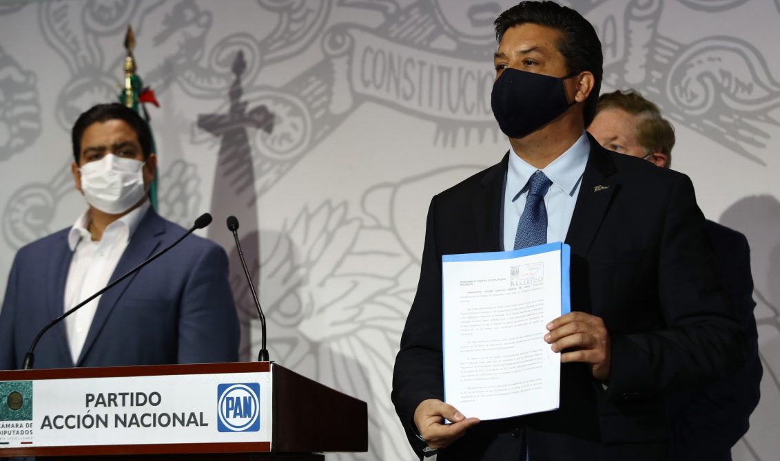 CIUDAD DE MÉXICO, 24FEBRERO2021.- Francisco García Cabeza de Vaca, gobernador de Tamaulipas, se presentó en la Cámara de Diputados para conocer las acusaciones por las que se pretende su desafuero. El martes el coordinador de Morena informó que la FGR había enviado la solicitud de desafuero del gobernador tamaulipeco, por la posible comisión de los delitos de delincuencia organizada, operación de recursos de procedencia ilícita y defraudación equiparada. FOTO: CUARTOSCURO.COM