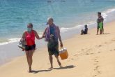 26 de febrero del 2020 Acapulco, Guerrero. Pareja de turistas en la playa La Gamba. Foto: Carlos Alberto Carbajal