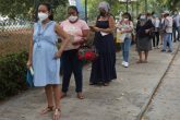 Acapulco,Gro/11Mayo2021// Mujeres embarazadas en la fila durante la aplicación de la vacuna contra el COVID-19, en el Centro de Convenciones en el puerto de Acapulco. Foto: Jesús Trigo