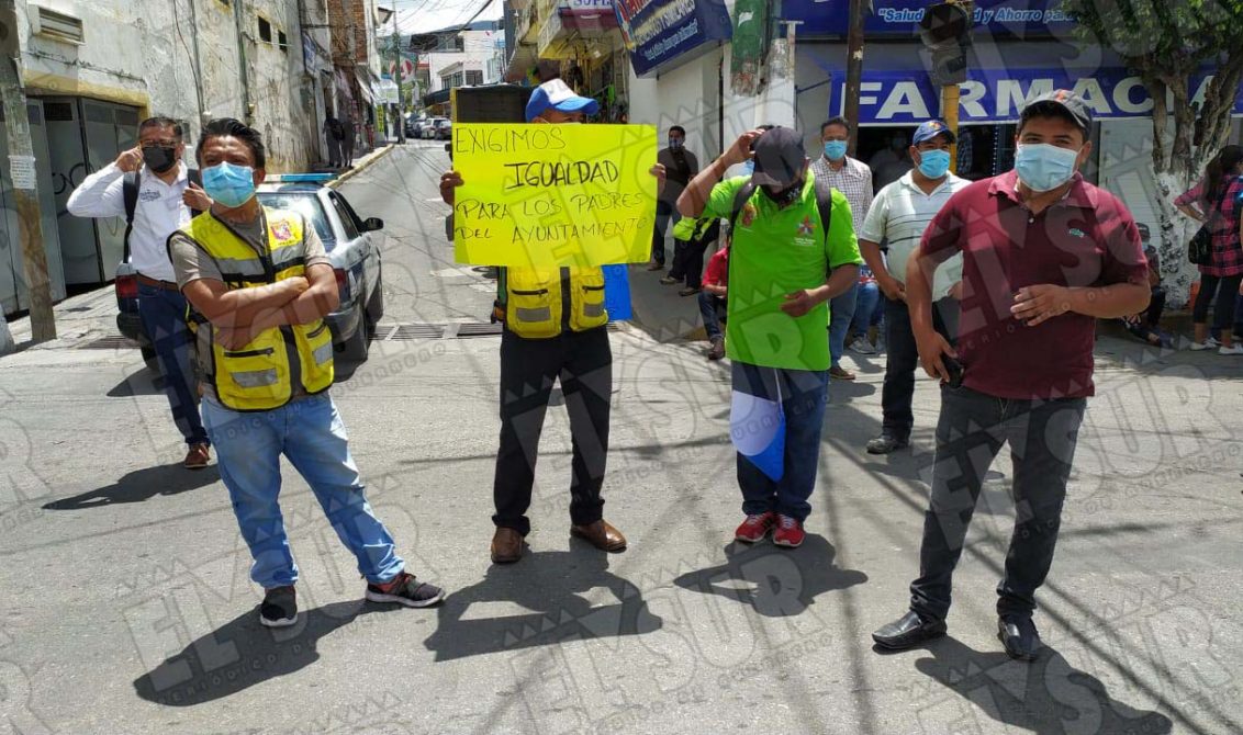 Bloquean trabajadores del Ayuntamiento dos avenidas en la capital; exigen  el bono del Día del Padre - El Sur Acapulco suracapulco I Noticias Acapulco  Guerrero