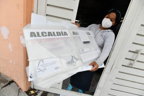 En la Ciudad de México se comenzaron a recibir los paquetes para las elecciones del domingo. Foto: Cuartoscuro