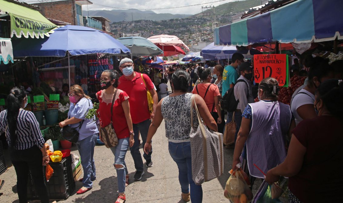jnt-calle-21-Marzo-mercado.jpg: Chilpancingo, Guerrero 18 de julio del 2021// La calle 21 de Marzo, que colinda con el mercado Baltazar R. Leyva Mancilla, donde se relajaron los medidas de prevención del Covid-19. Foto: Jessica Torres Barrera