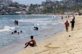 14 de agosto 2021 Acapulco, Gro. Pocos bañistas el día sábado en la playa Carabalí . Foto: Carlos Alberto Carbajal