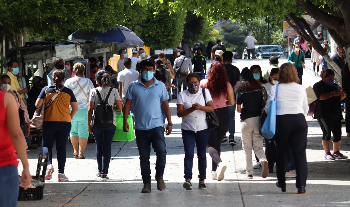 Chilpancingo Gro, 5 de agosto 2021. // Pese a la alza de contagios por Covid en Chilpancingo, habitantes de esta ciudad capital mantienen la movilidad en las principales calles del centro: Jesús Eduardo Guerrero