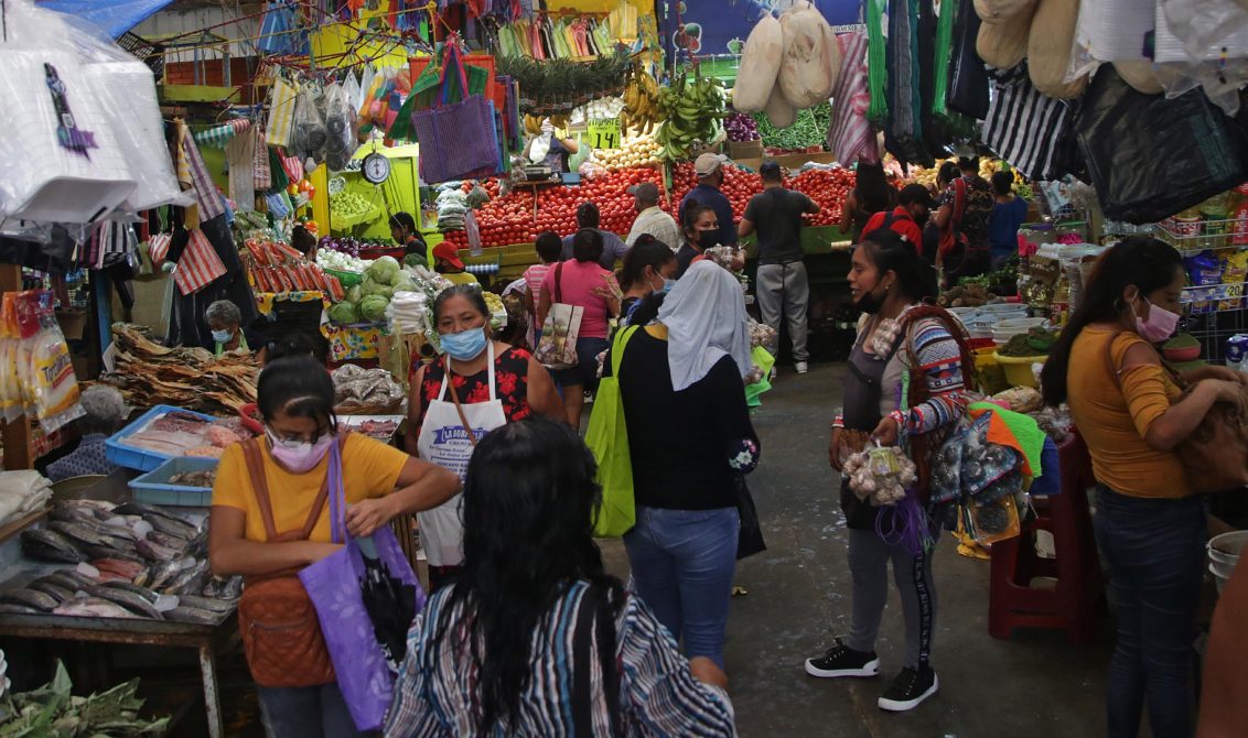jnt-mercado-entrada-nave-4.jpg: Chilpancingo, Guerrero 03 de septiembre del 2021// El mercado Baltazar R. Leyva Mancilla, en la entrada a la nave 4. Fotos: Jessica Torres Barrera