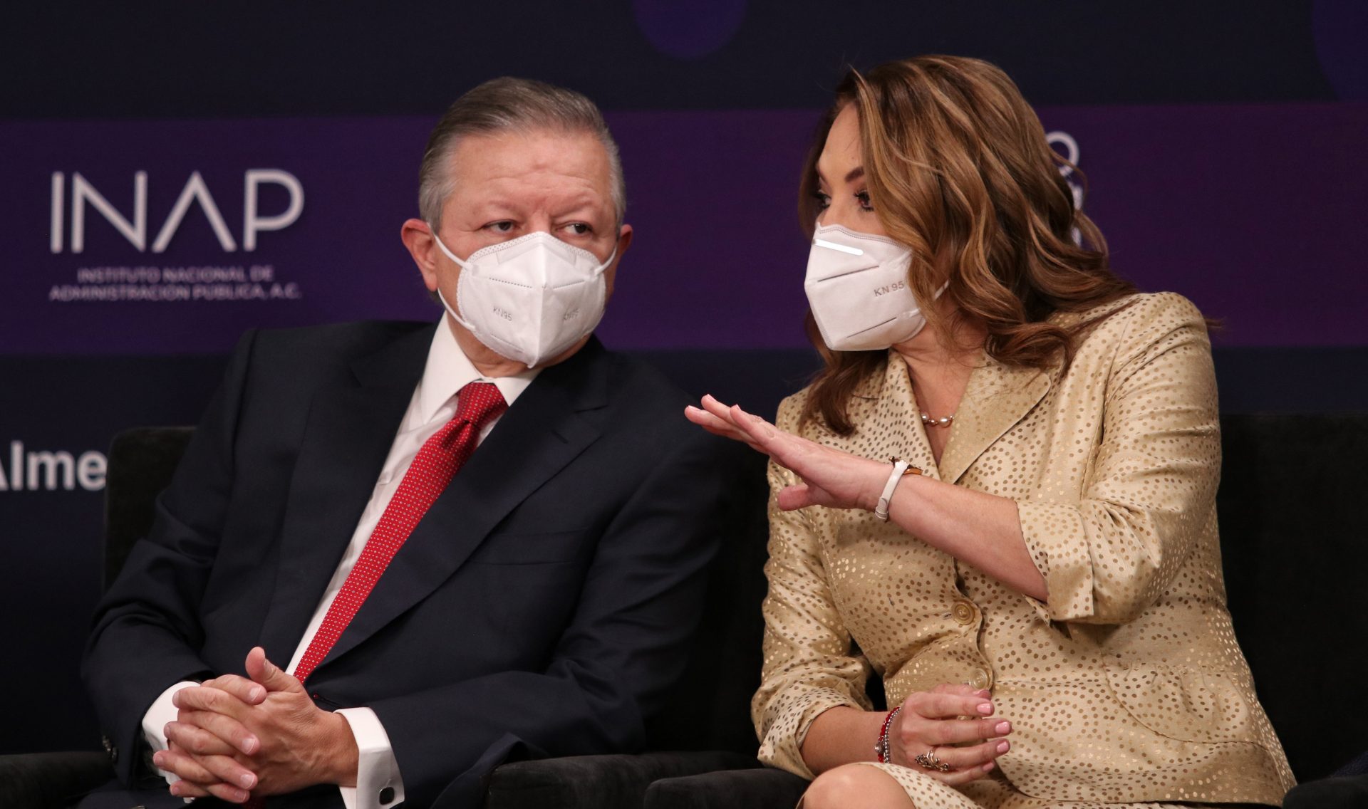CIUDAD DE MÉXICO, 17NOVIEMBRE2021.- Arturo Zaldívar Lelo de Larrea, Ministro presidente de la Suprema Corte de Justicia de la Nación; Blanca Lilia Ibarra Cadena, comisionada presidenta del INAI; Diego Sinhue Rodríguez Vallejo, Gobernador del estado de Guanajuato; Norma Julieta del Río Venegas, comisionada del INAI; David Rogelio Colmenares Páramo, titular de la Auditoría Superior de la Federación (ASF); Luis Miguel Martínez Anzures, presidente del Consejo Directivo del Instituto Nacional de Administración Pública; y Oscar Mauricio Guerra Ford, comisionado del INAI, durante la ceremonia a la innovación en transparencia 2021 del INAI. FOTO: ANDREA MURCIA /CUARTOSCURO.COM