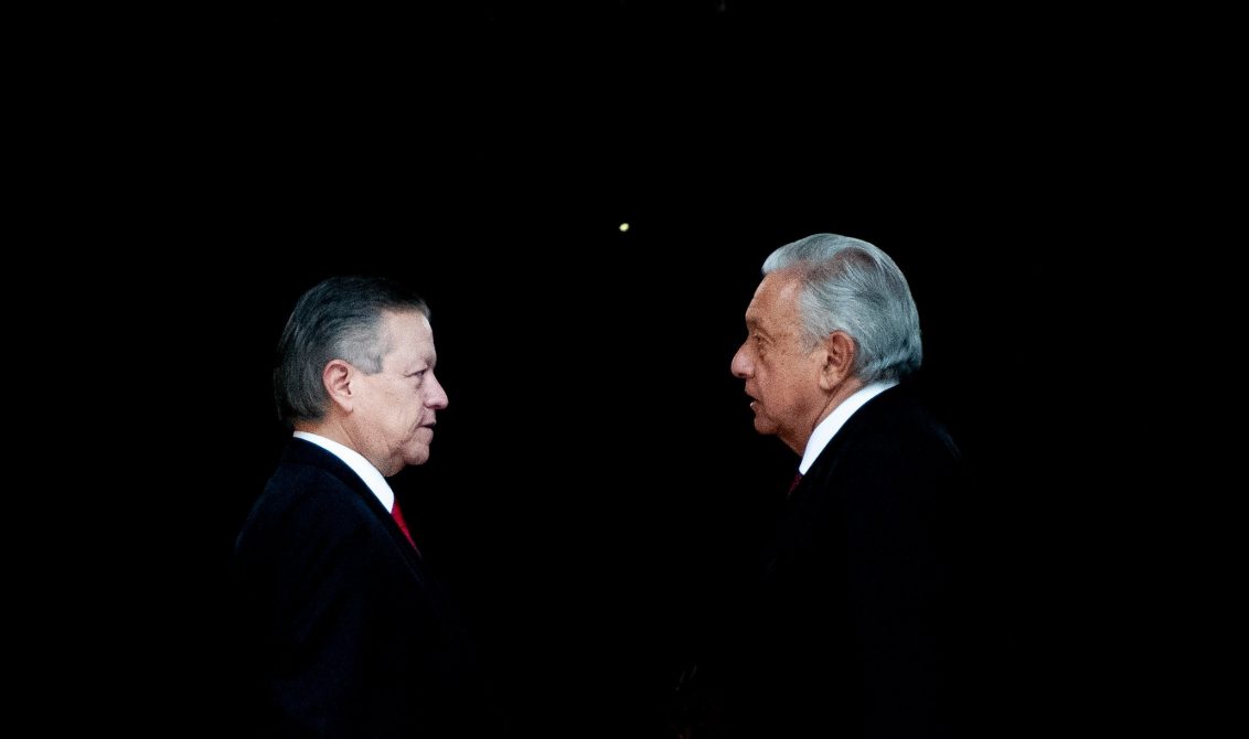 CIUDAD DE MÉXICO, 15DICIEMBRE2021.- Al término del tercer informe de actividades del ministro presidente de la SCJN, Arturo Zaldivar, distintos funcionarios del gobierno salieron de las instalaciones luego de presenciar el evento, Claudia Sheinbaum, jefa de gobierno de la capital salió acompañada por el titular de SEGOB, Adán Augusto López y la titular de la Secretaría de Seguridad y Protección Ciudadana, Rosa Icela Rodríguez. FOTO: DANIEL AUGUSTO /CUARTOSCURO.COM