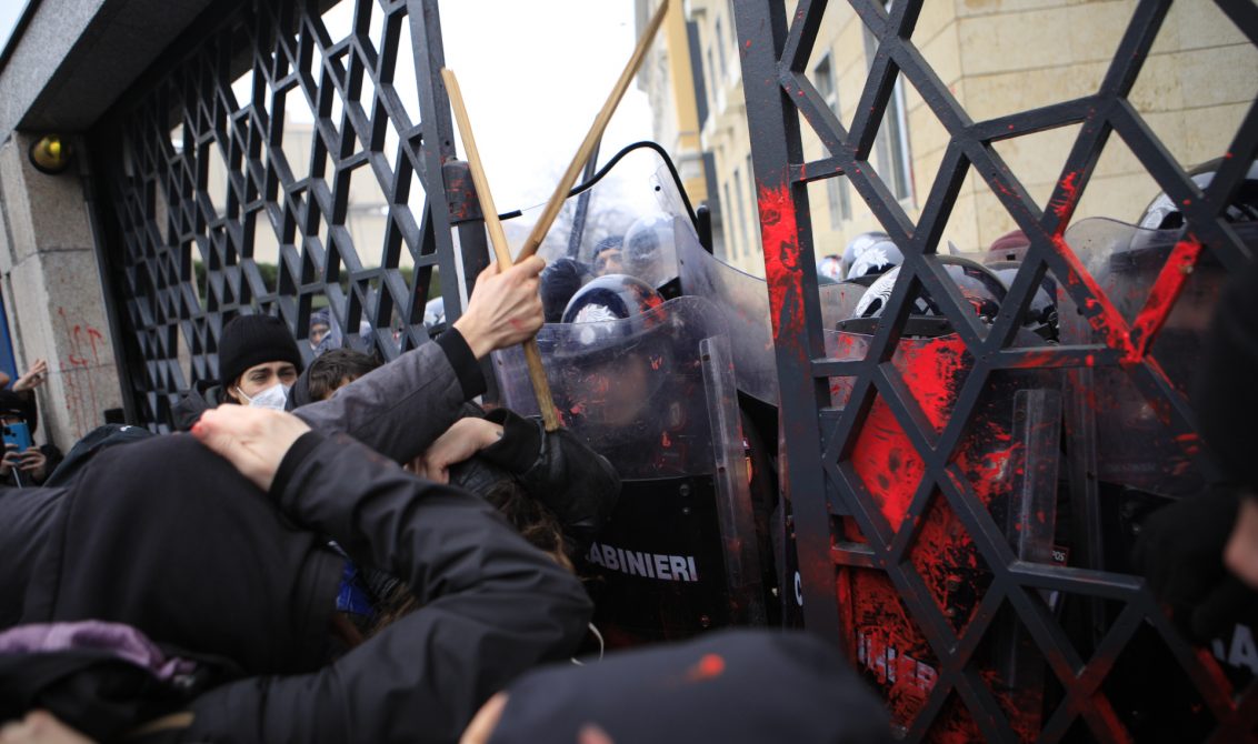 18 February 2022, Italy, Turin: Police clash with students during a protest following the deaths of two interns and in displeasure over Italy's high school graduation system. Photo: Andrea Alfano/LaPresse via ZUMA Press/dpa