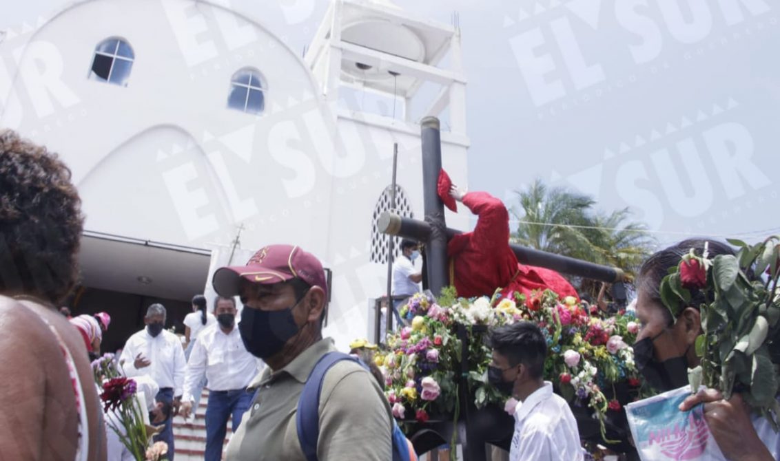 Casi mil personas acuden a la procesi n en la colonia Santa Cruz