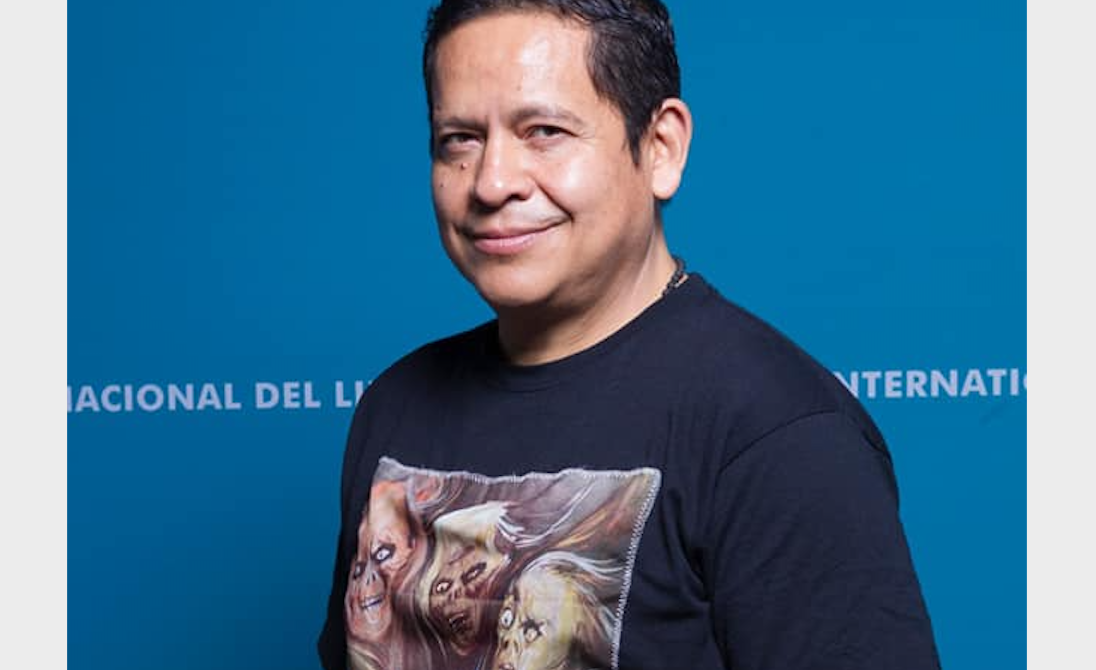 “Estoy feliz de haber obtenido el McGinnis-Ritchie Award for Fiction que otorga The Soutwest Review a algunos de sus colaboradores”, publicó Julián Herbert en redes sociales. Foto: Tomada de internet