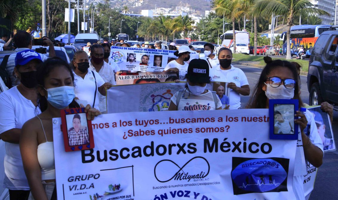 10 de mayo del 2022 Las madres integrantes del Colectivo de Familias de Acapulco en Busca de sus Desaparecidos, en la manifestación y marcha que realizaron ayer en la Costera. Foto: Carlos Alberto Carbajal