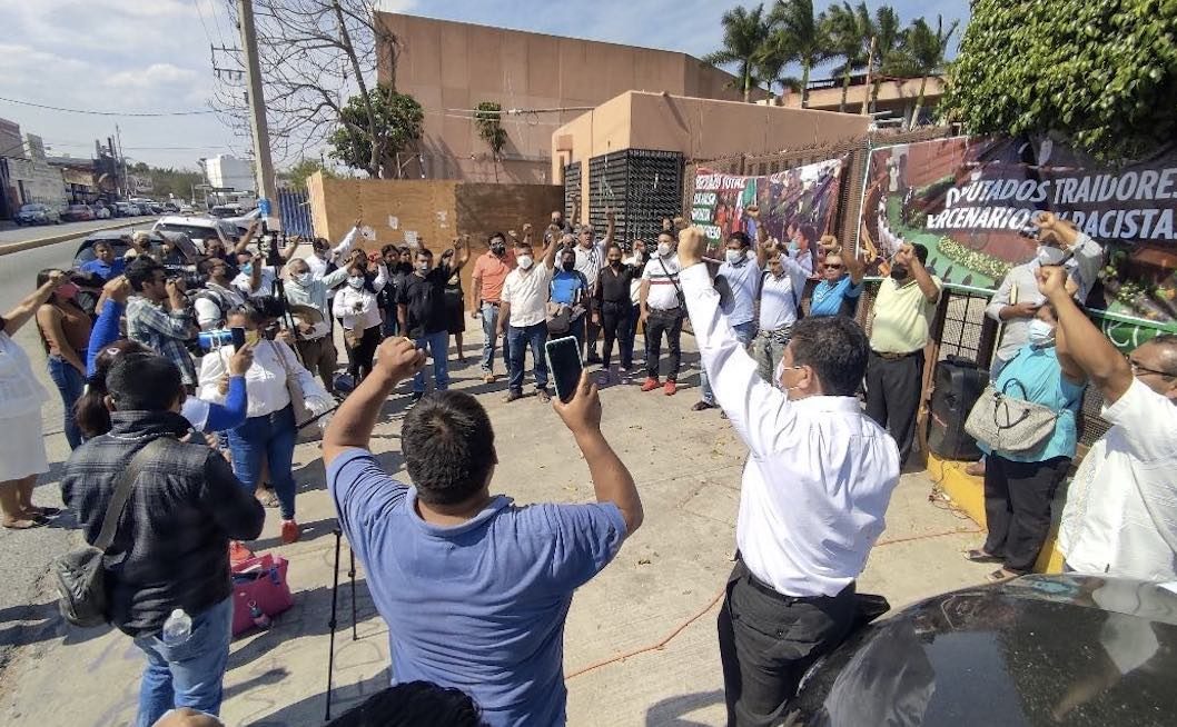 Indígenas toman el Congreso de Hidalgo; exigen obras