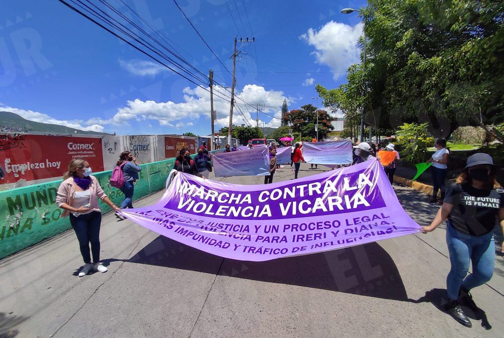 Marchan rumbo al Congreso contra la violencia vicaria - El Sur Acapulco  suracapulco I Noticias Acapulco Guerrero