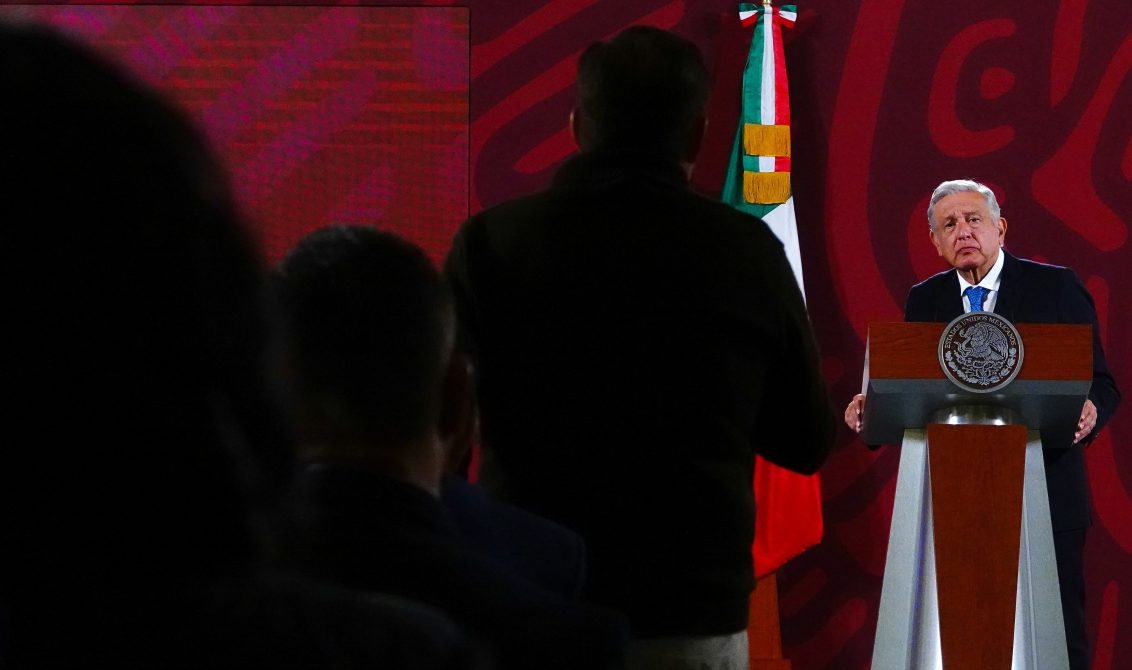El presidente Andrés Manuel López Obrador, en la conferencia matutina desde el Salón Tesorería de Palacio Nacional en donde abordó temas relacionados con la inflación. Foto: Cuartoscuro