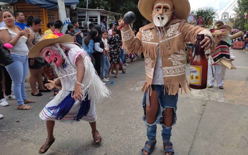 Recorrido del Pendón del Señor de San Lucas en Tixtla, donde participan danzas de la zona centro de Guerrero. Foto: Jessica Torres