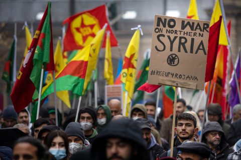 20 November 2022, Hessen, Frankfurt: Demonstrators carry a sign with the inscription "No war on northern Syria" ("No war in northern Syria"). Several hundred of people demonstrated in Frankfurt in response to air strikes by the Turkish military against Kurdish areas in Syria and Iraq. Photo: Hannes P. Albert/dpa