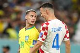 09 December 2022, Qatar, Al-Rayyan: Brazil's Antony (L) and Croatia's Ivan Perisic appear to confront each other during the extra time of the FIFA World Cup Qatar 2022 Quarter-Final soccer match between Croatia and Brazil at the Education City Stadium in Al Rayyan. Photo: Mike Egerton/PA Wire/dpa