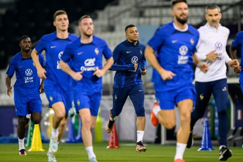 16 December 2022, Qatar, Doha: France's Kylian Mbappe (C) practices during a training session at Al Sadd SC Stadium, ahead of Sunday's FIFA World Cup Qatar 2022 final soccer match against Argentina. Photo: Robert Michael/dpa